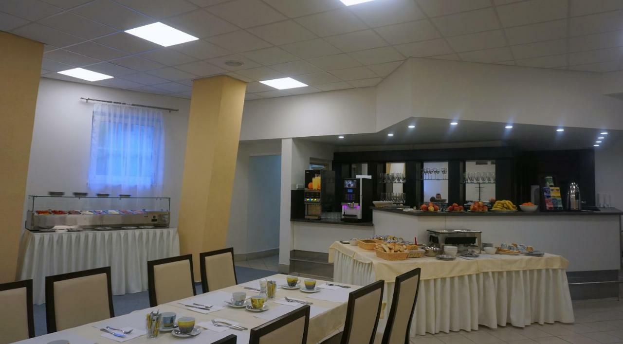 Hotel Metropol Cb Ческе-Будеёвице Экстерьер фото