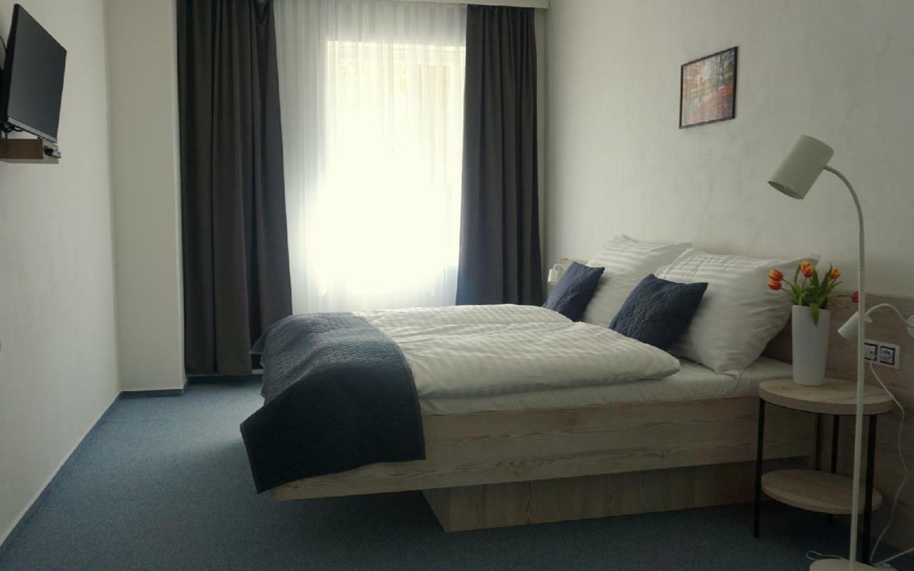 Hotel Metropol Cb Ческе-Будеёвице Экстерьер фото